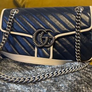 Gucci 
GG Marmont Small Shoulder Bag